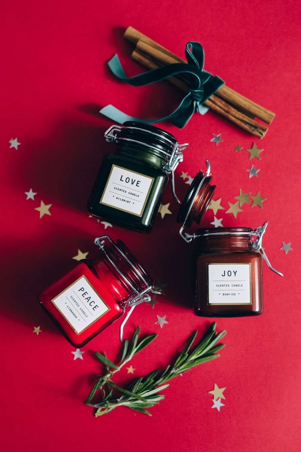 Velas perfumadas em tons quentes